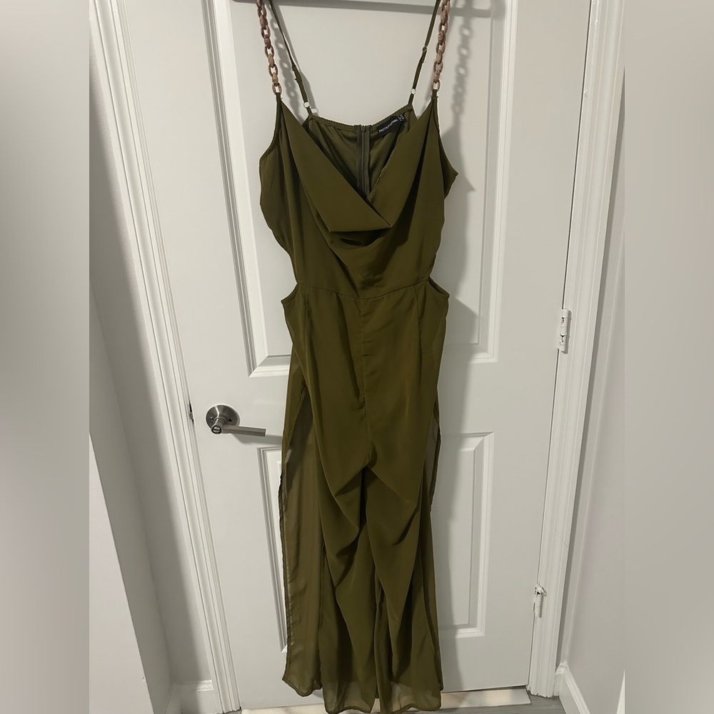 PrettyLittleThing Green High-Slit Jumpsuit - Picture 2 of 3